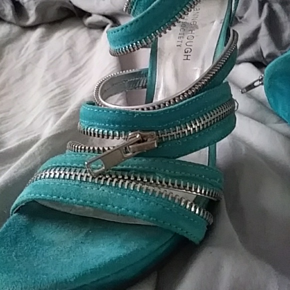 Turquoise Heels 👠 - Picture 4 of 4